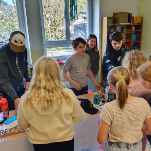 Kinder helfen Kindern
