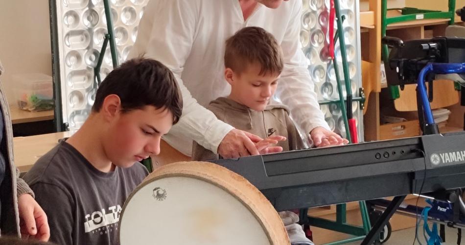 erstes Kennenlernen mit einem Klavier